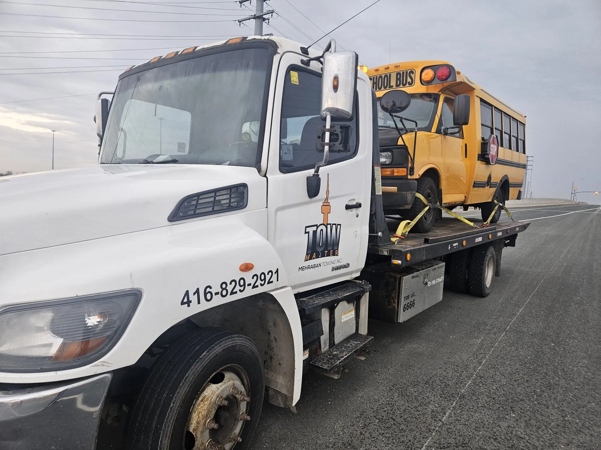 Heavy-duty wrecker for commercial vehicles and equipment